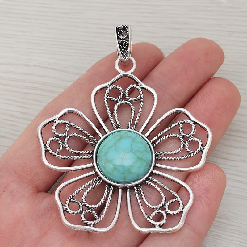 Подвеска из тибетского серебра с крупными филигранными цветами и искусственным