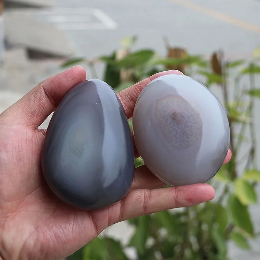 

Natural Drops Of Water Heal Chalcedony Dots Inside The Agate Palmetto To Play With The Gift