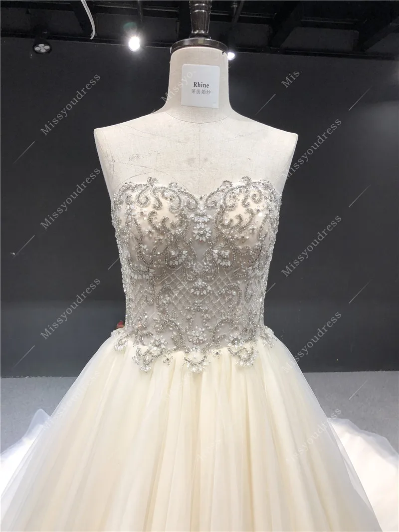 2021 Newest High Quality Real Sample Champagne Sweat Strapless Sleeveless Ball Gown Heavy Beadings Floor Length Wedding Dress