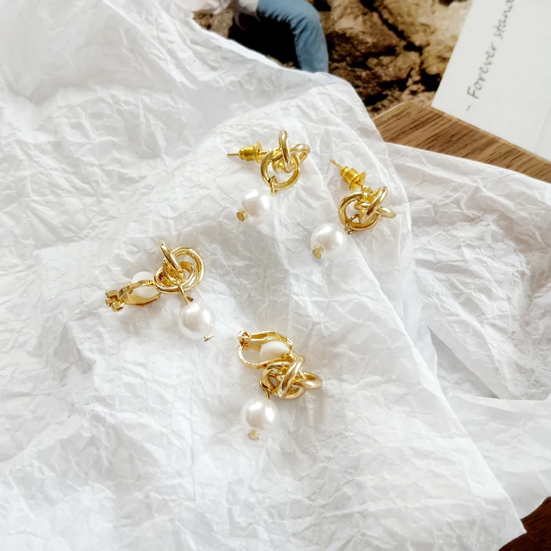 Женские уникальные серьги геометрические медные качественные с жемчугом