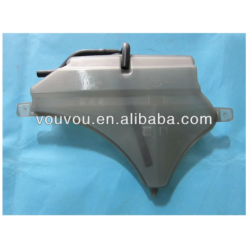 Система охлаждения автомобильного двигателя радиатор расширительный водяной