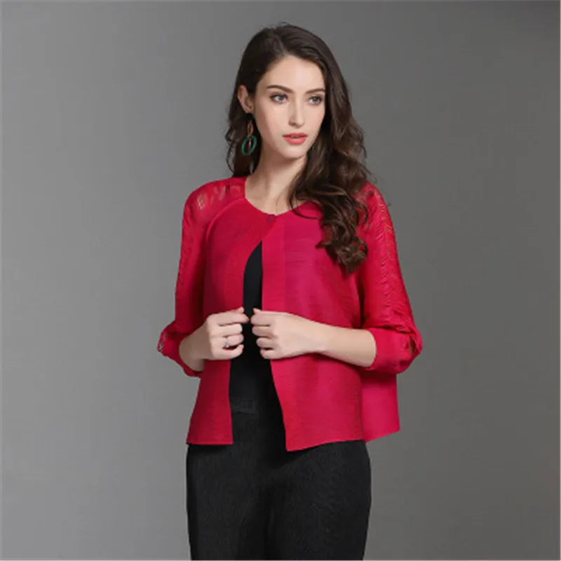 

Miyake folds openwork jacket 2019 autumn new style pleated blouse loose stretch slimming large size senior female tops