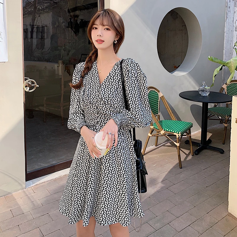 

Real shot spot 2021 autumn new Korean women's dress long sleeve waist closing V-neck personalized Floral Chiffon Dress