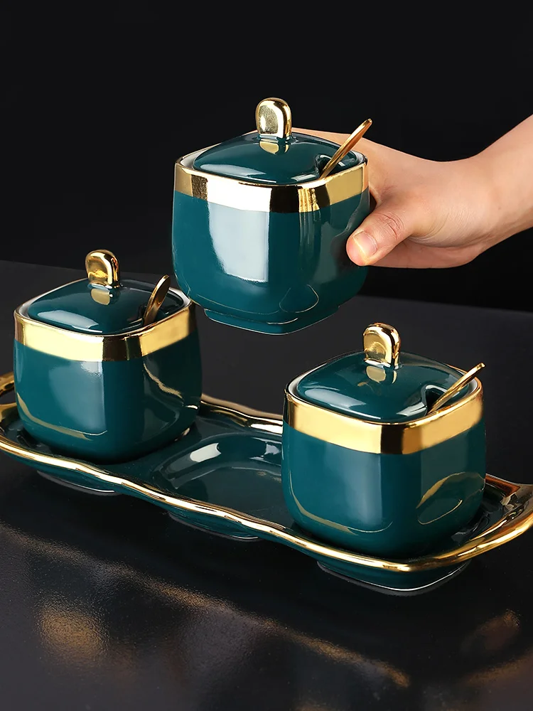 

Home kitchen seasoning tools ceramic seasoning jar green Phnom Penh salt pot sugar bowl three-piece cruet