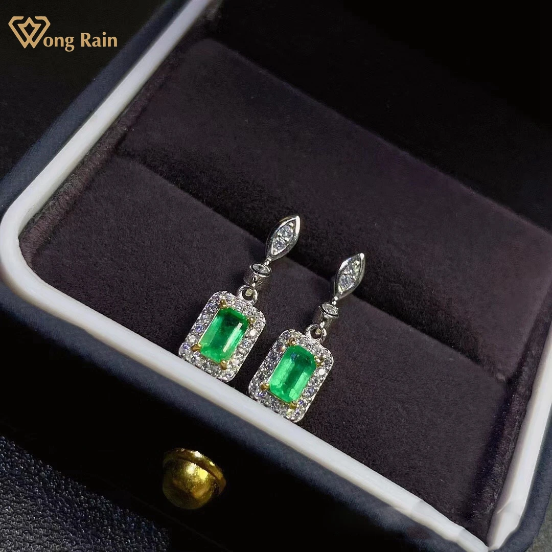 

Серьги-гвоздики женские из серебра 925 пробы, изумрудной огранки