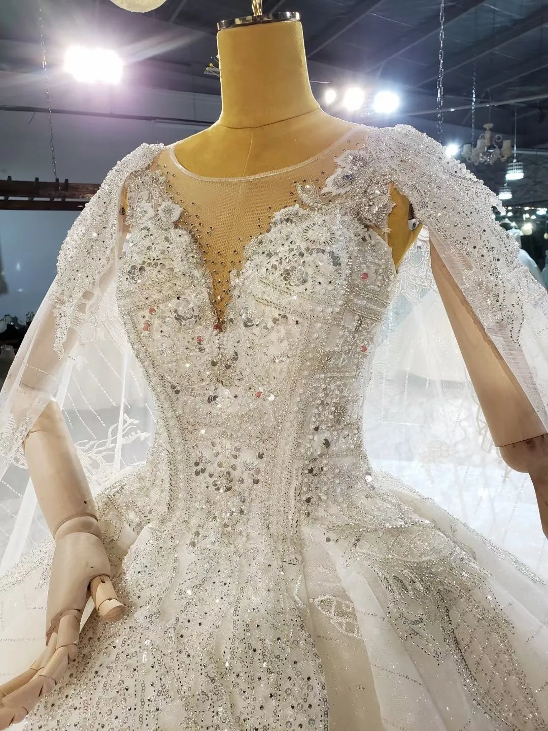 

Luxury Arabic Wedding Dress 2021 Illusion Neck Beading Ball Gown Wedding Dress Long Sleeve Bridal Dresses