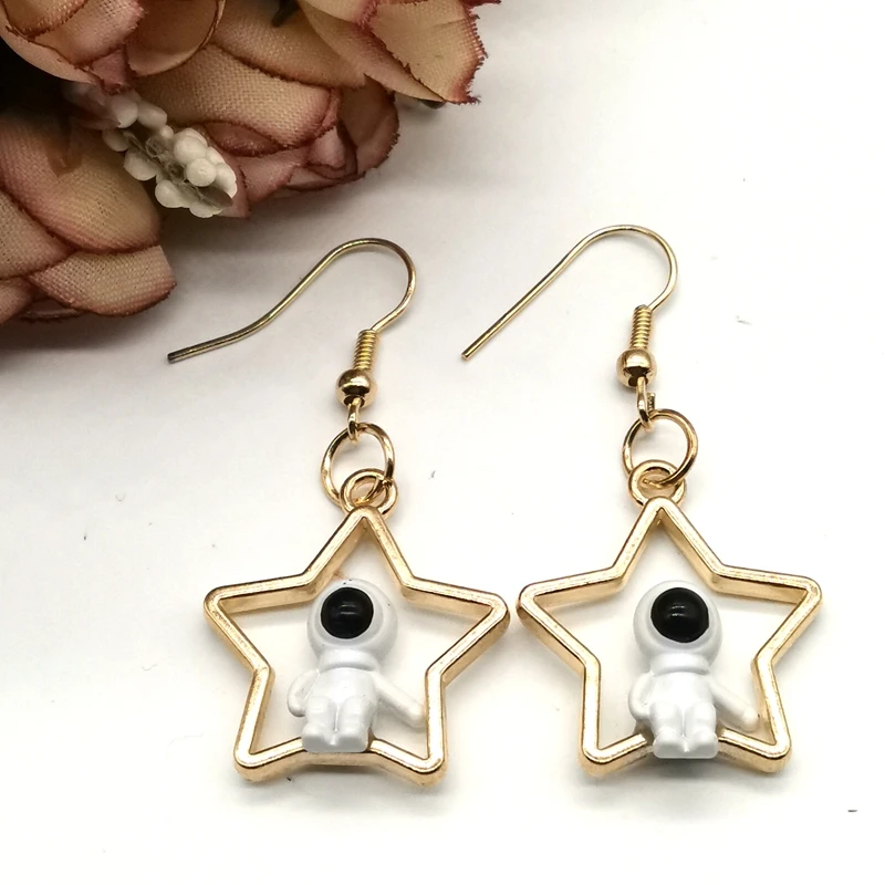 

Astronaut Charms Alloy Mixed Spaceman Sitting on The Moon Star Bracelet Earring Jewelry Making Accessory