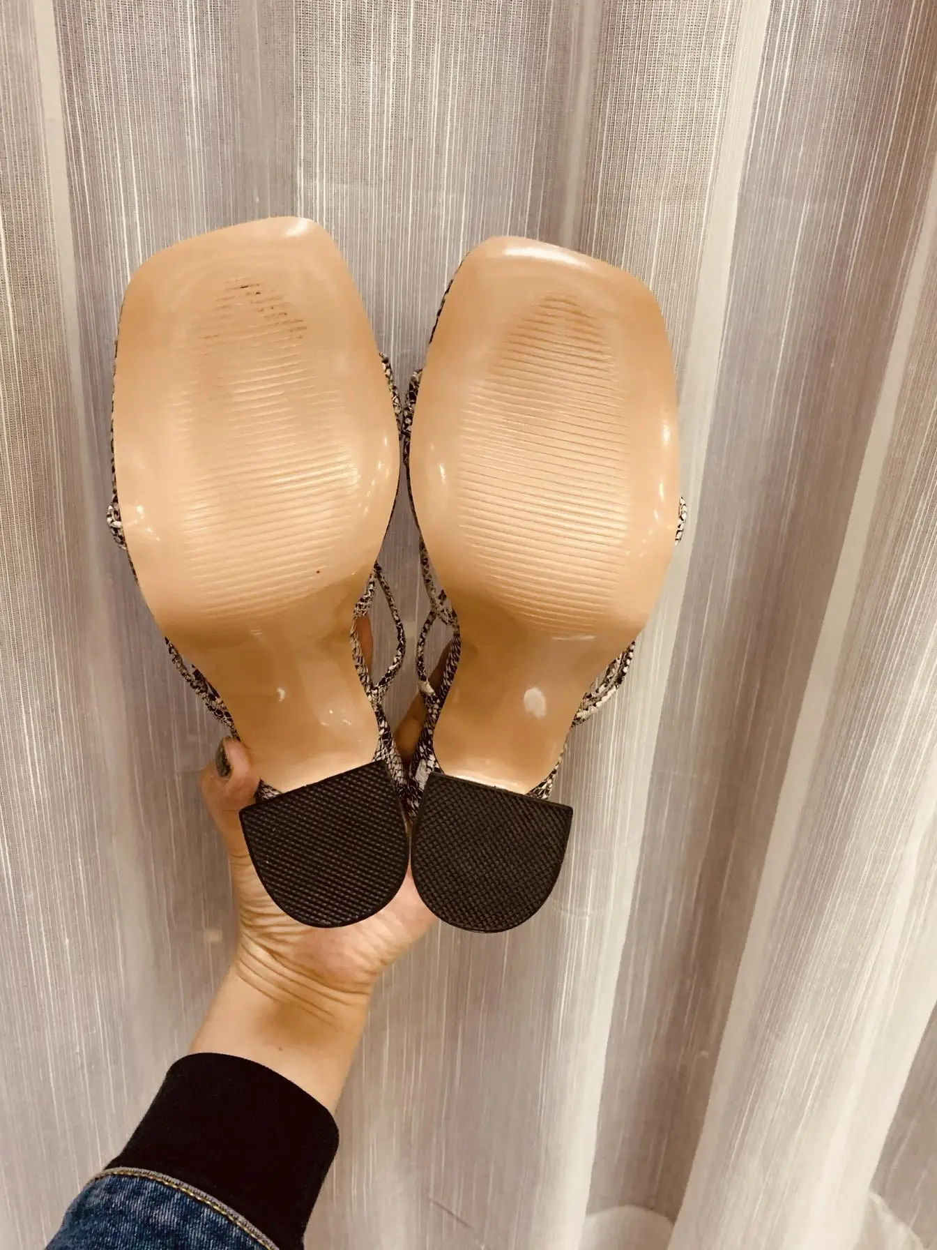 

Women sandals snake print strappy mule heels sandals slippers women high heels flip flops square toe slides party shoes woman