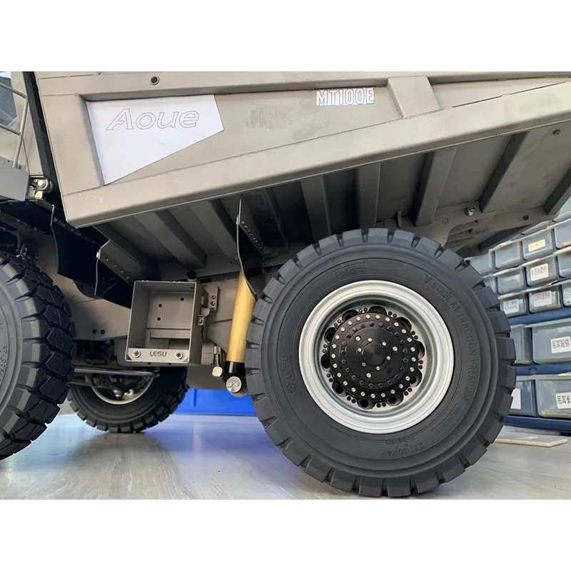 Рисунок 5 - Металлический самосвал LESU R110E