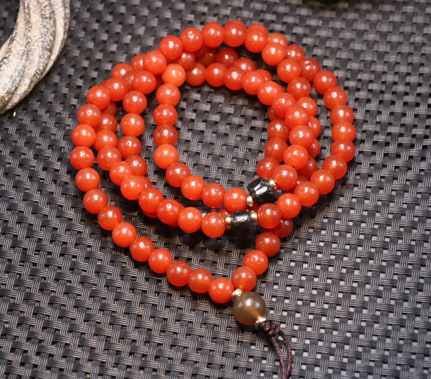 ВЕРСТЬ 210323 A1 Энергетический тибетский агат 8 мм красный дзи бусина 108 молитвенное