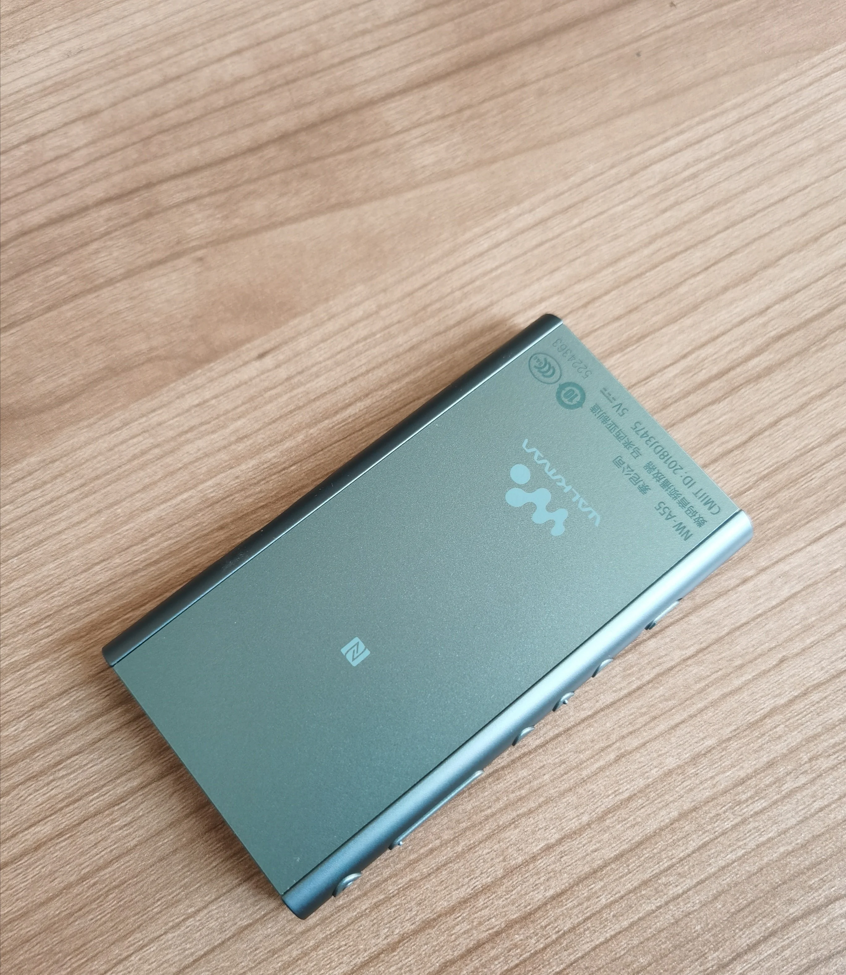 Б/у Цифровой музыкальный плеер Sony NW-A55 16 ГБ Walkman (без гарнитуры) практически новый |