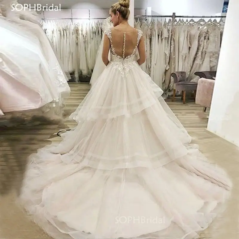 

New Arrival Wedding Dresses Scoop Neck Cap Sleeves Tiered Skirt Button Tulle Bride Dress Vestido de Noiva Wedding Gowns