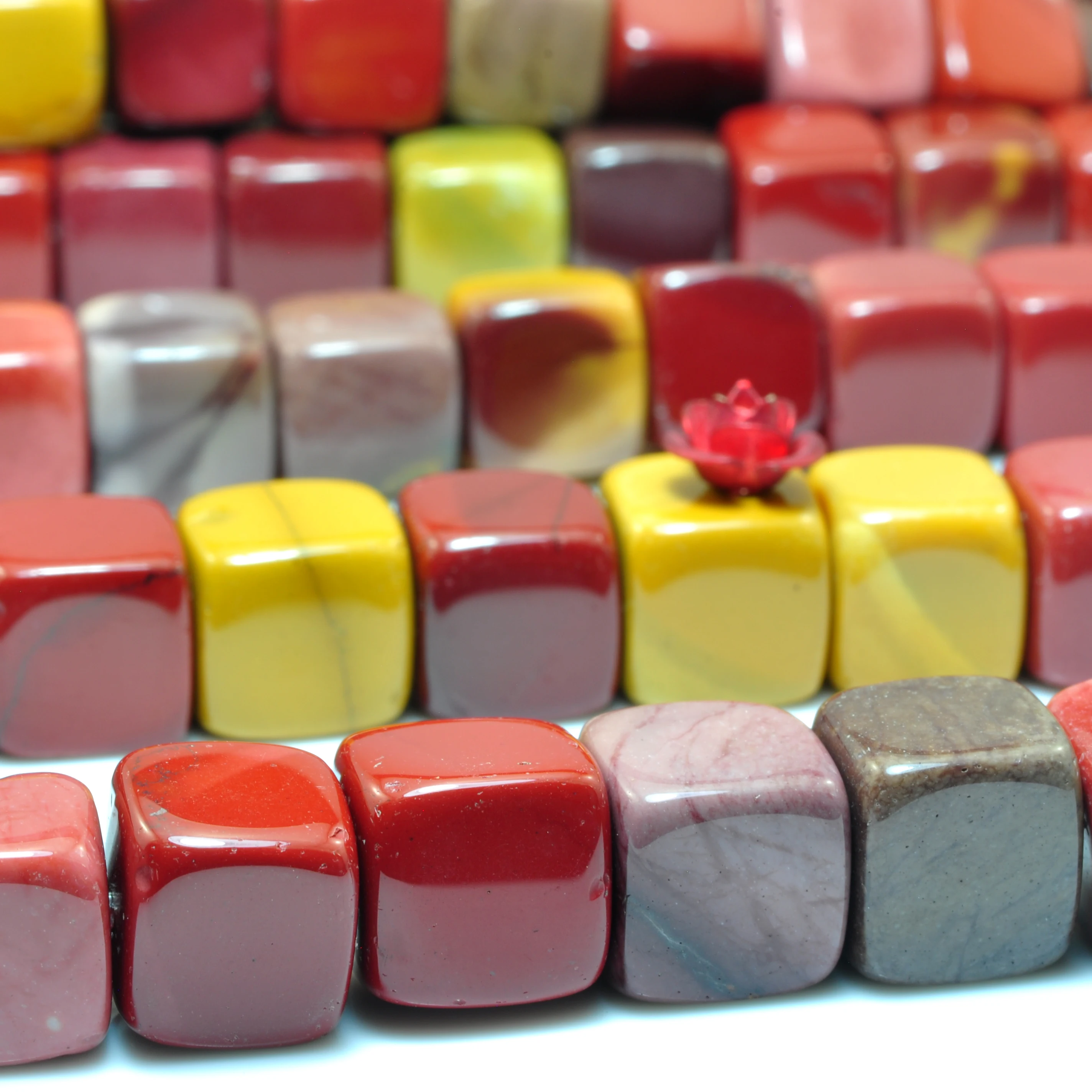 Натуральный мукаит гладкий куб свободные бусины оптовая продажа