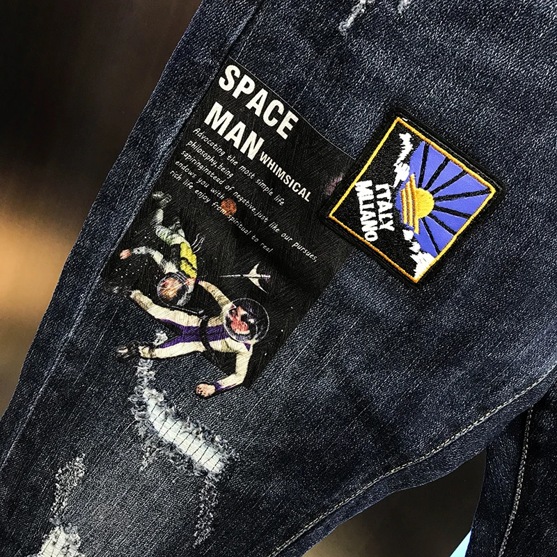 

Tide brand autumn men's new 2020 wild fashion letter labeling offset printing small feet casual stretch jeans men