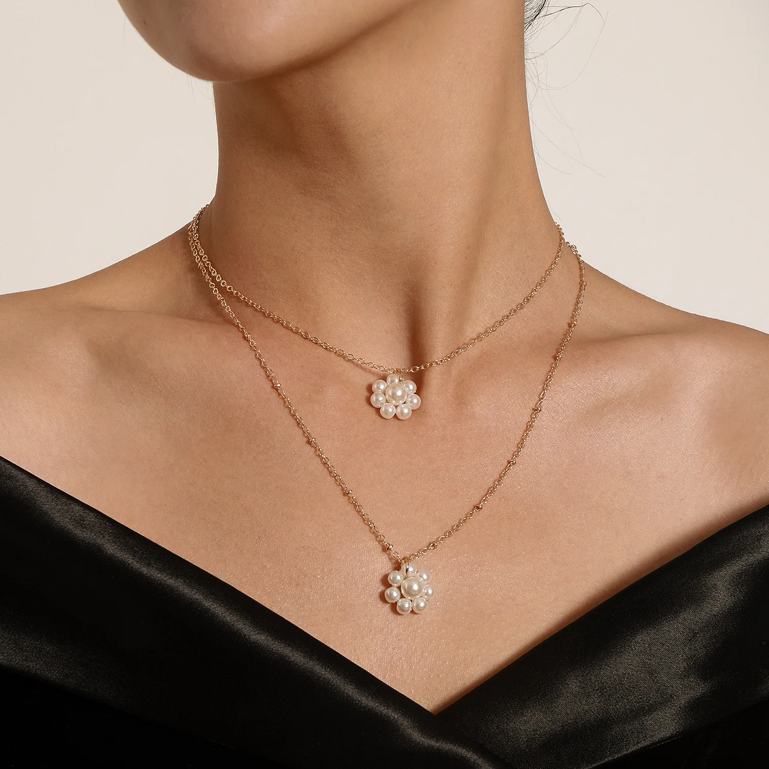 

Imitation Pearls Flower Pendants Necklaces for Women Gold Silver Color 2021 Fashion Jewelry Clavicle Chain Layered Necklace