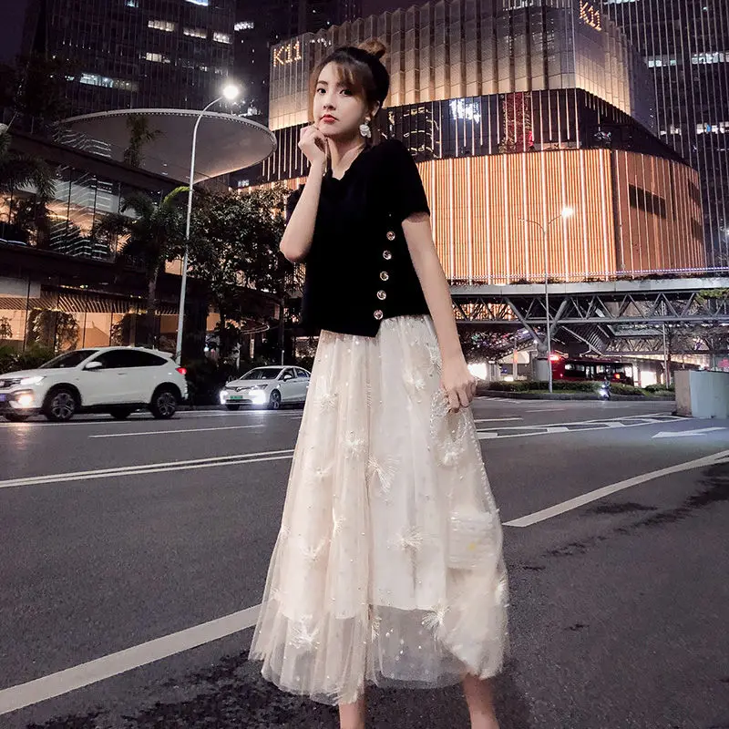 Женский костюм из двух предметов черная футболка на пуговицах с коротким рукавом