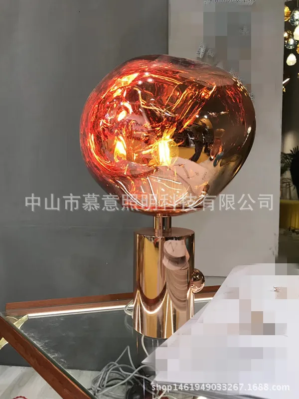 Скандинавские современные минималистичные настольные лампы для гостиной белый