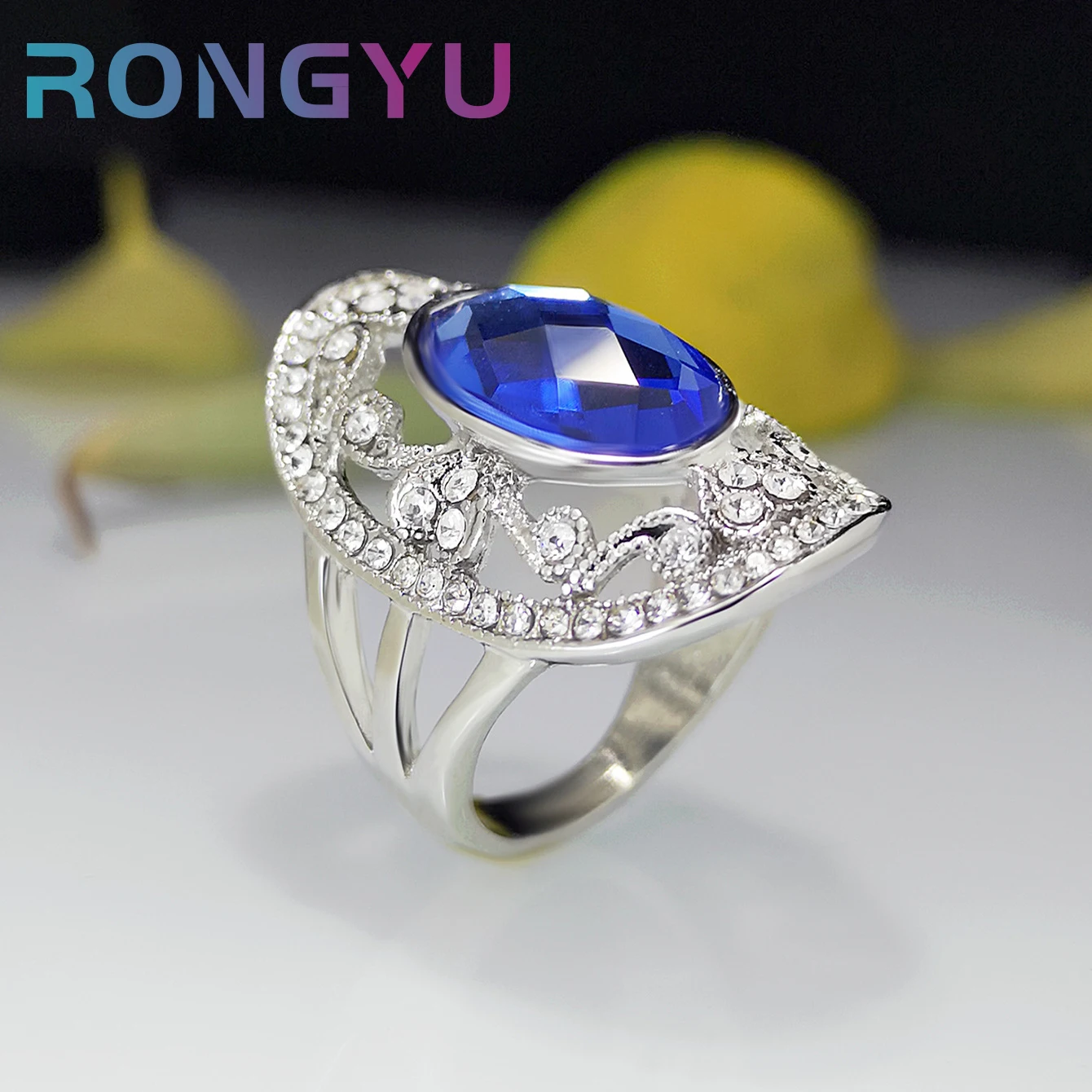 

Couple Female Fashion Wedding Rings Women's Vintage Luxury Blue Crystal Massive Ring Unusual Aesthetic Jewelry Gifts Accessories