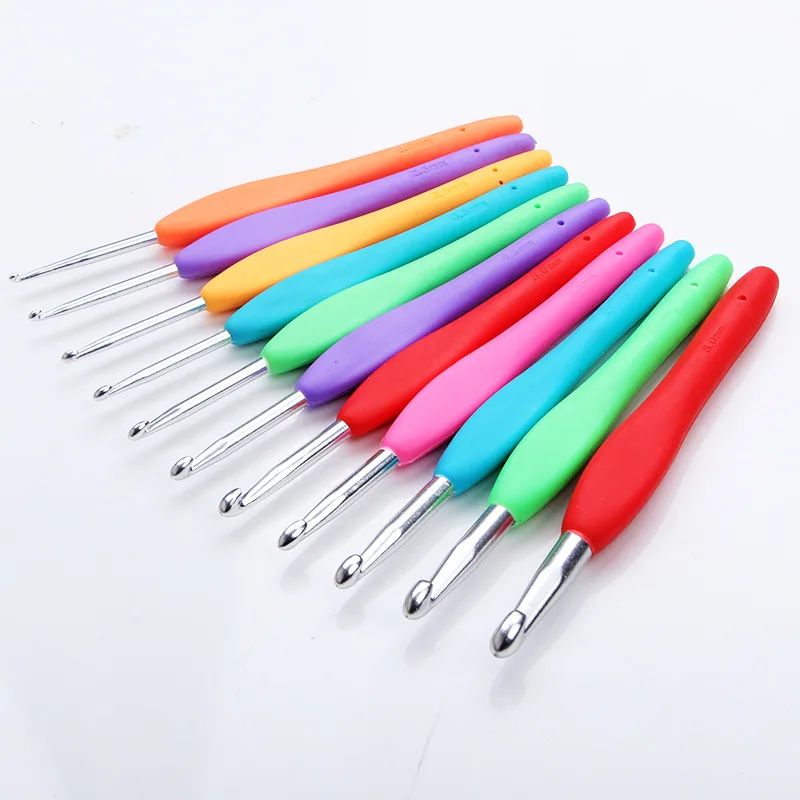 

1pc Multicolor Knitting Needles DIY Craft Tools Yarn Weave Crochet Needles Soft Grip With Ergonomic Handle Crochet Hook