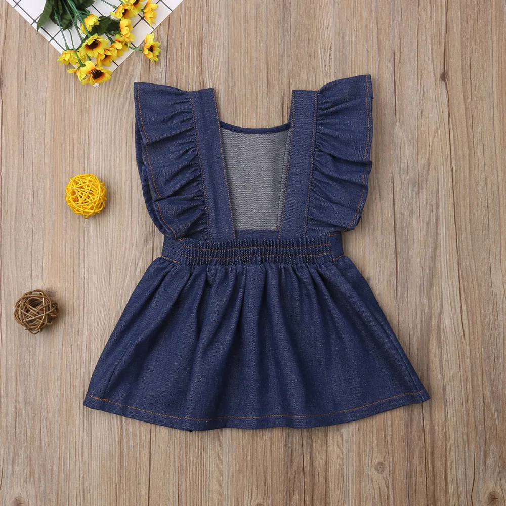 В наличии в Великобритании джинсовый комбинезон с оборками для маленьких