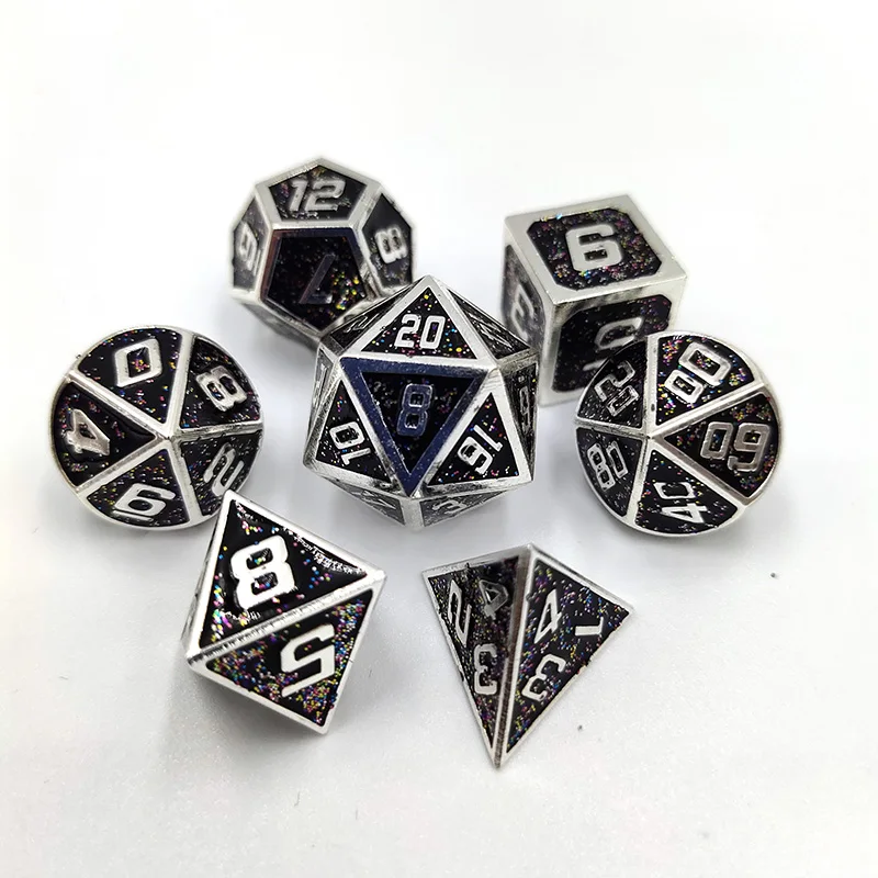 Новые высококлассные металлические полигедрические игральные кости