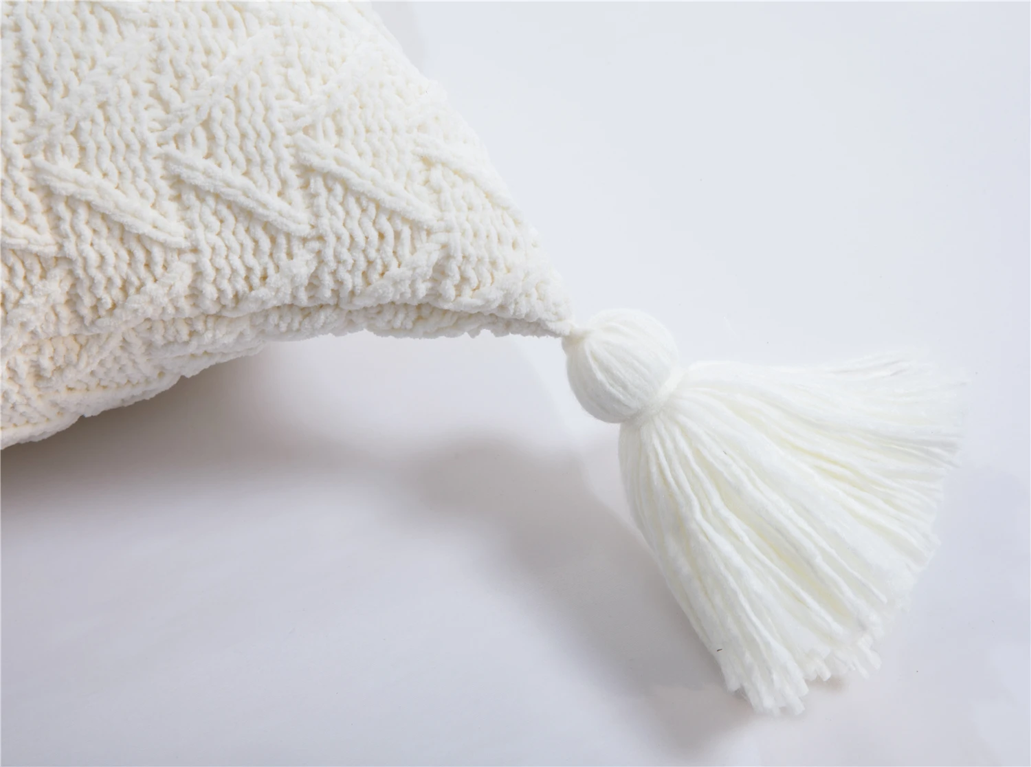 Милая наволочка из шенилла чехол с кисточками в нордическом стиле для