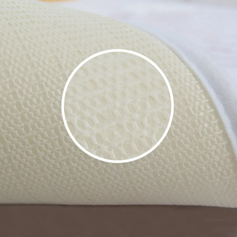 Розовый с цветочным и буквенным для кухонной входной двери коврик из бархата