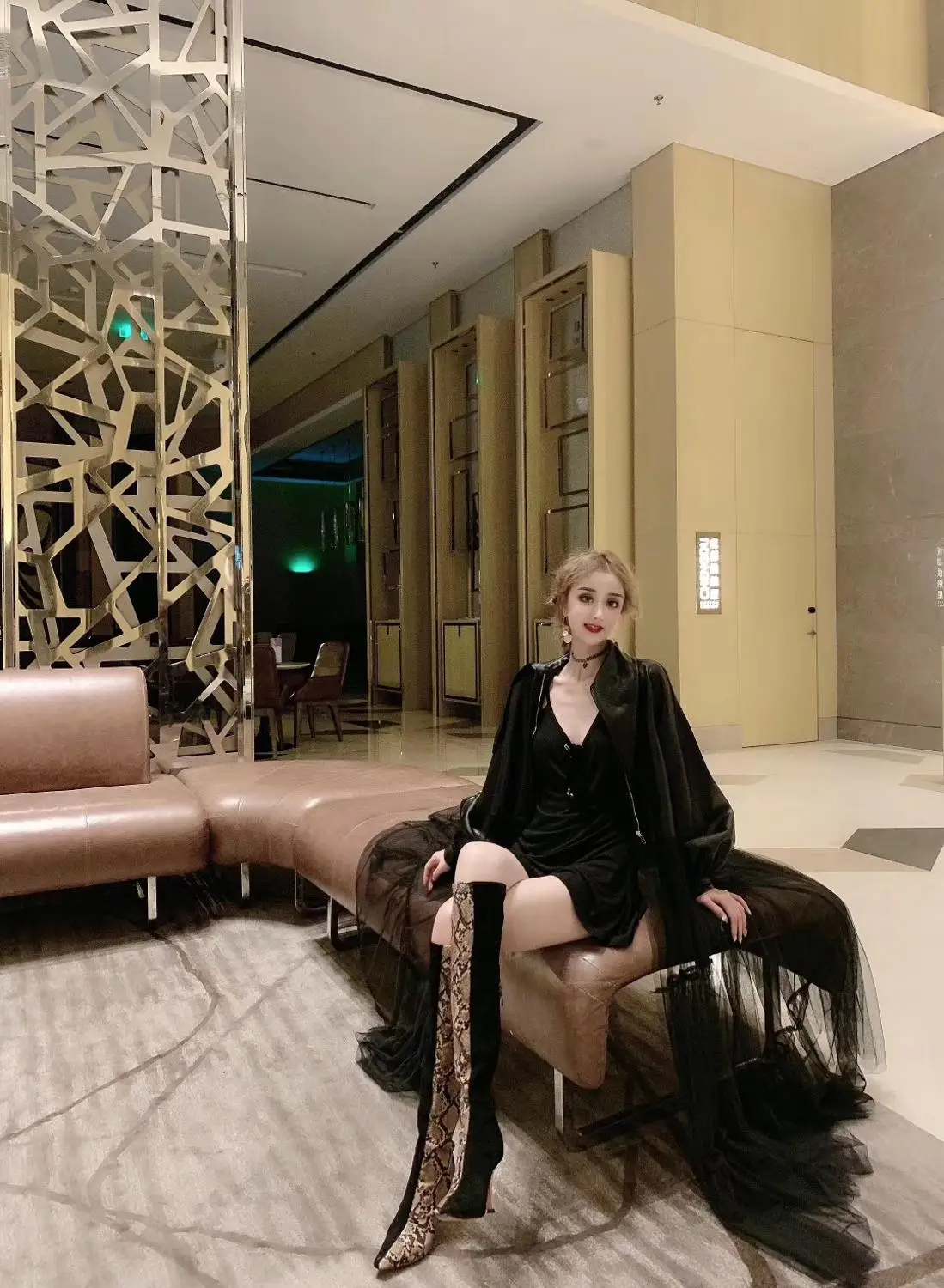 WHITNEY WANG/ осенне-зимняя модная уличная дизайнерская стильная сетчатая юбка с подолом, лоскутное пальто из искусственной кожи, Женская куртка из искусственной кожи
