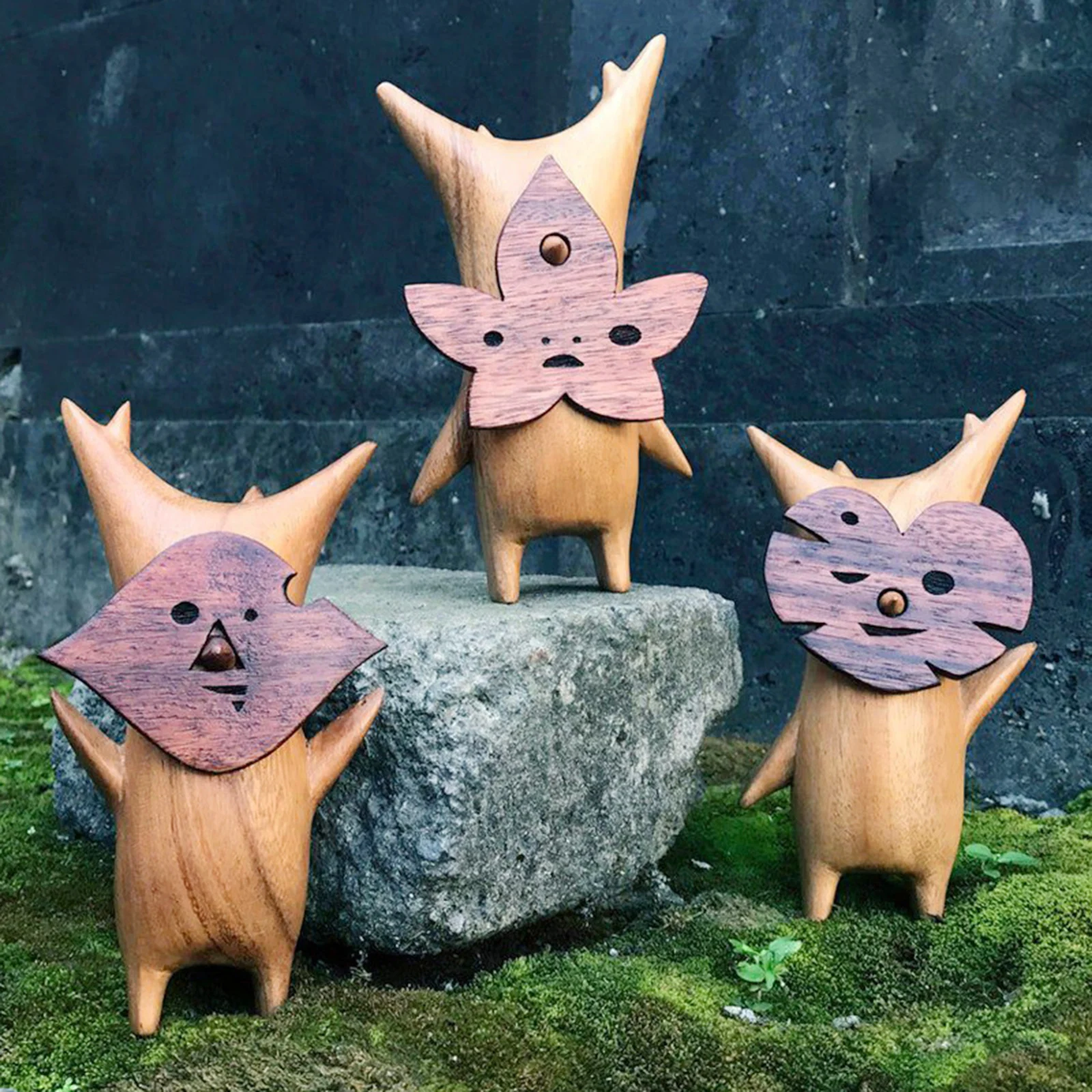 

Wooden Standing Woodcarving Figurine Sculpture Craft Office Desktop Ornament