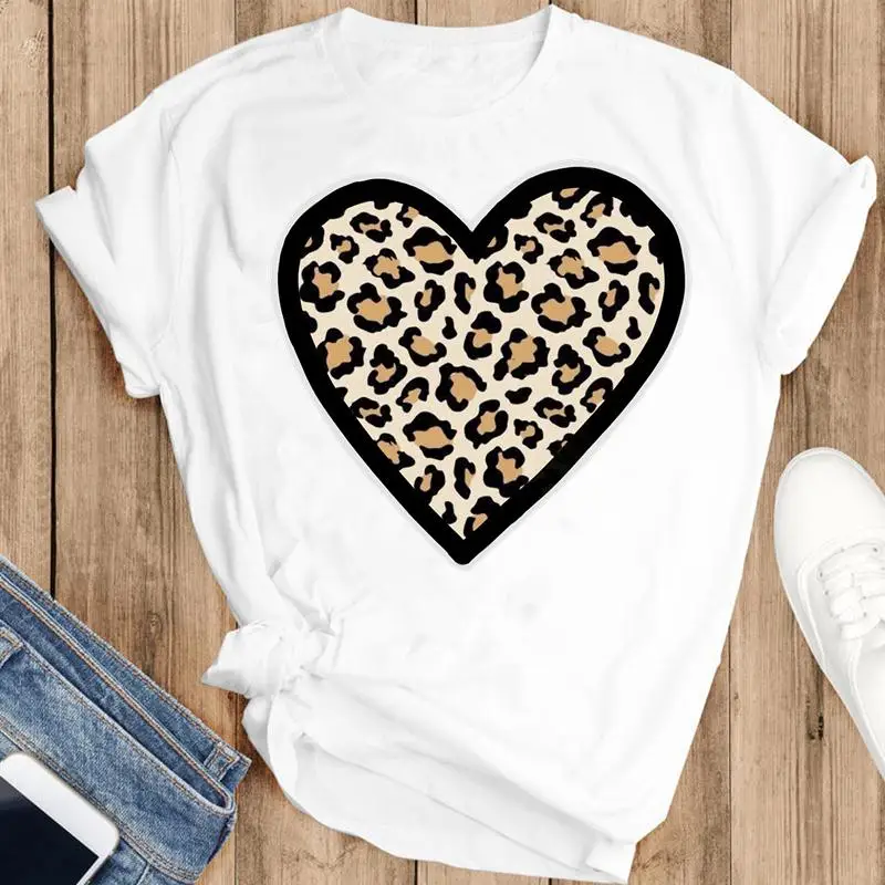 

Женские Графический с рисунком любящее сердце и леопардовым рисунком, новинка, размеры от 90s милая модная футболка с короткими рукавами и пр...
