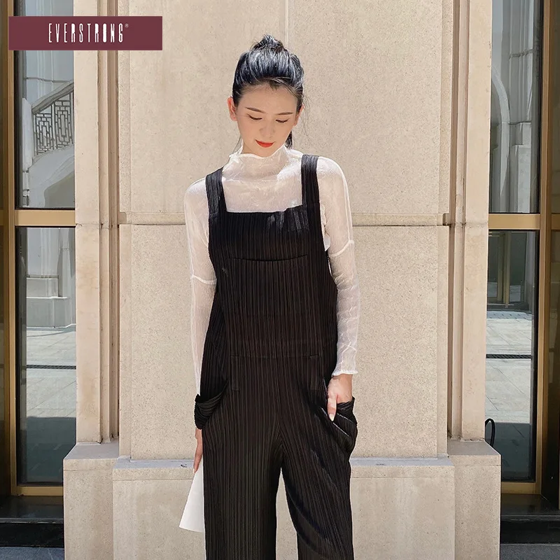 2022 new women's casual sleeveless jumpsuit Miyak fold Fashionable plus size solid color cropped jumpsuit one piece jumpsuit