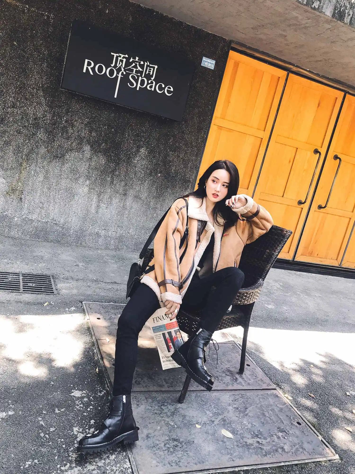 Krazing pot/брендовая зимняя обувь из коровьей кожи с квадратным носком на шнуровке в стиле панк-рок черного цвета с металлической пряжкой на среднем каблуке Ботильоны l41