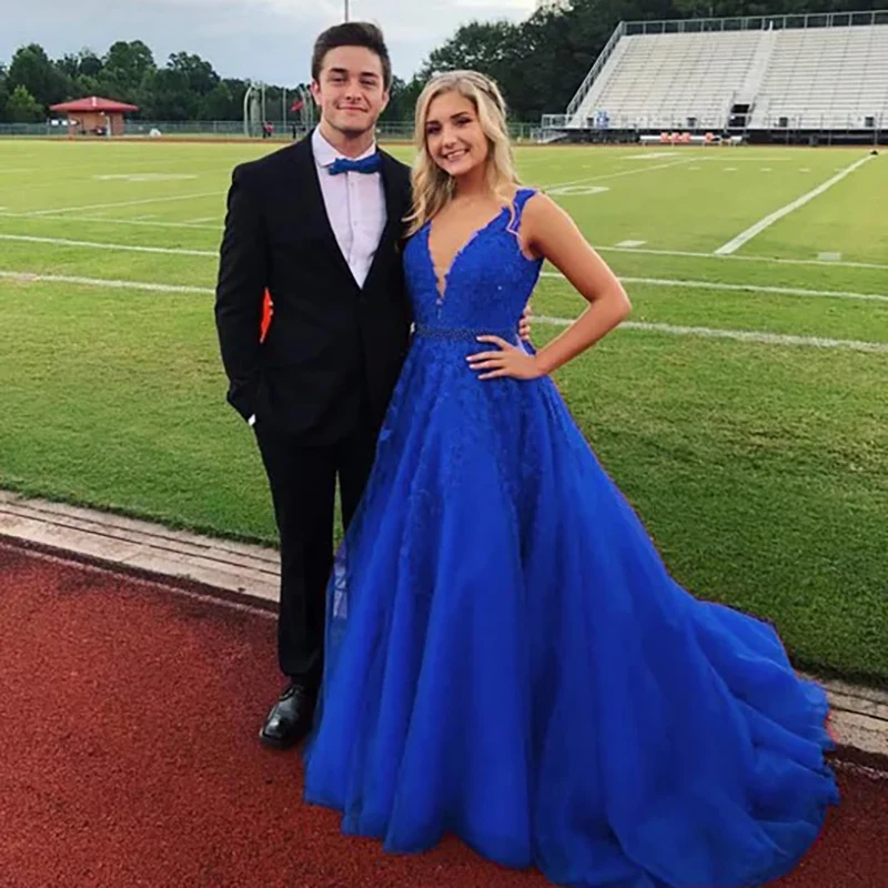 Свадебное платье цвета шампанского с V-образным вырезом и открытой спиной |