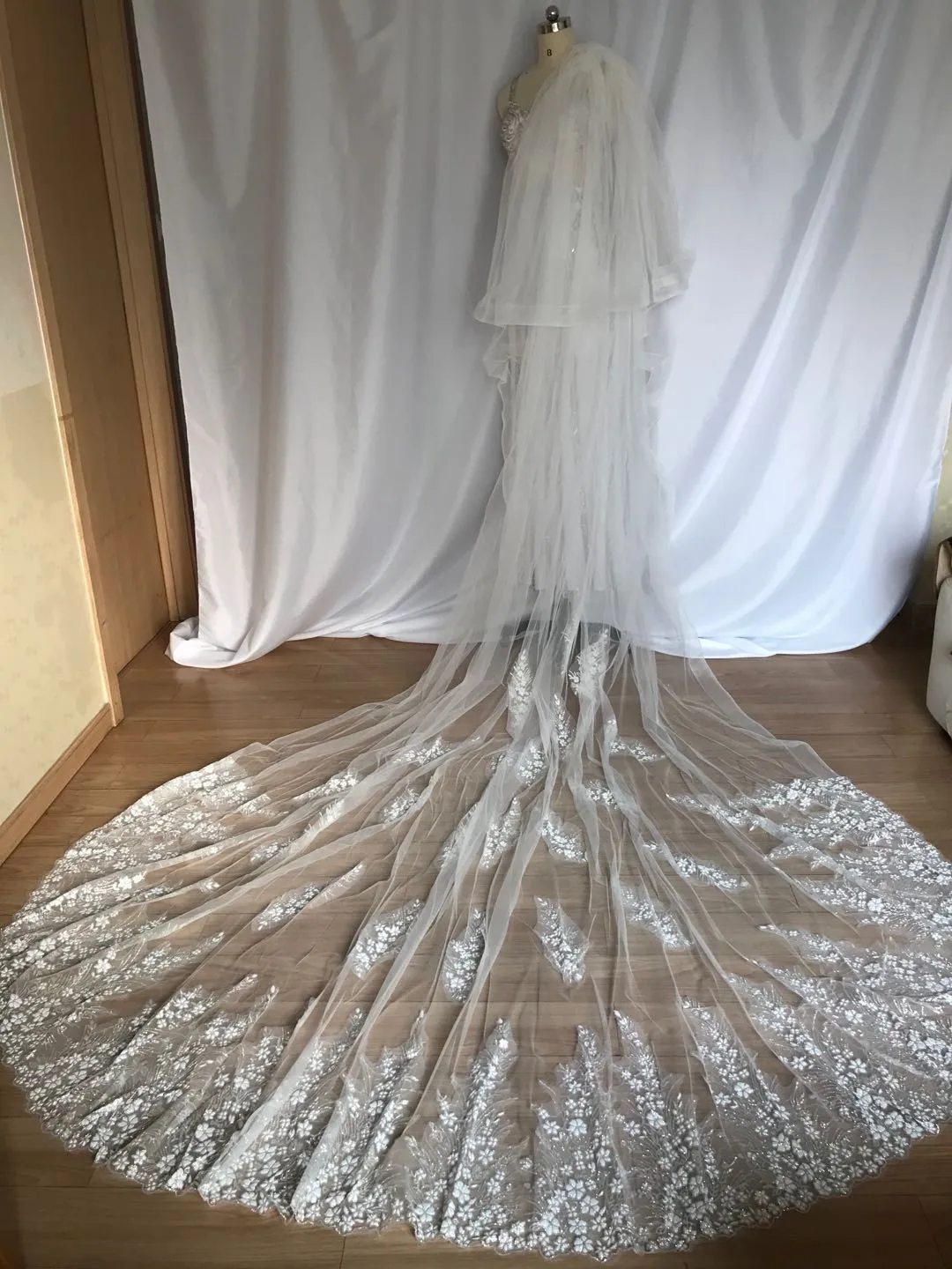 

2021 New Champagne Vintage Lace 350m Cathedral Wedding Veil Long Lace Bridal Veil With Comb Wedding Accessories Voile Mariage