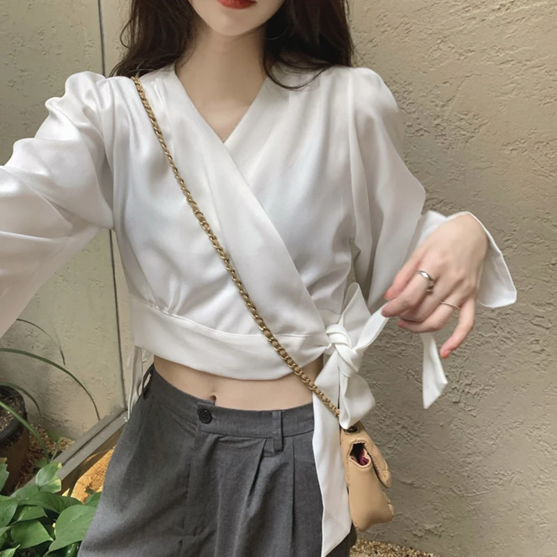 

Strap V-neck long-sleeved shirt Women's sense of design waist slim short one-piece blouse.