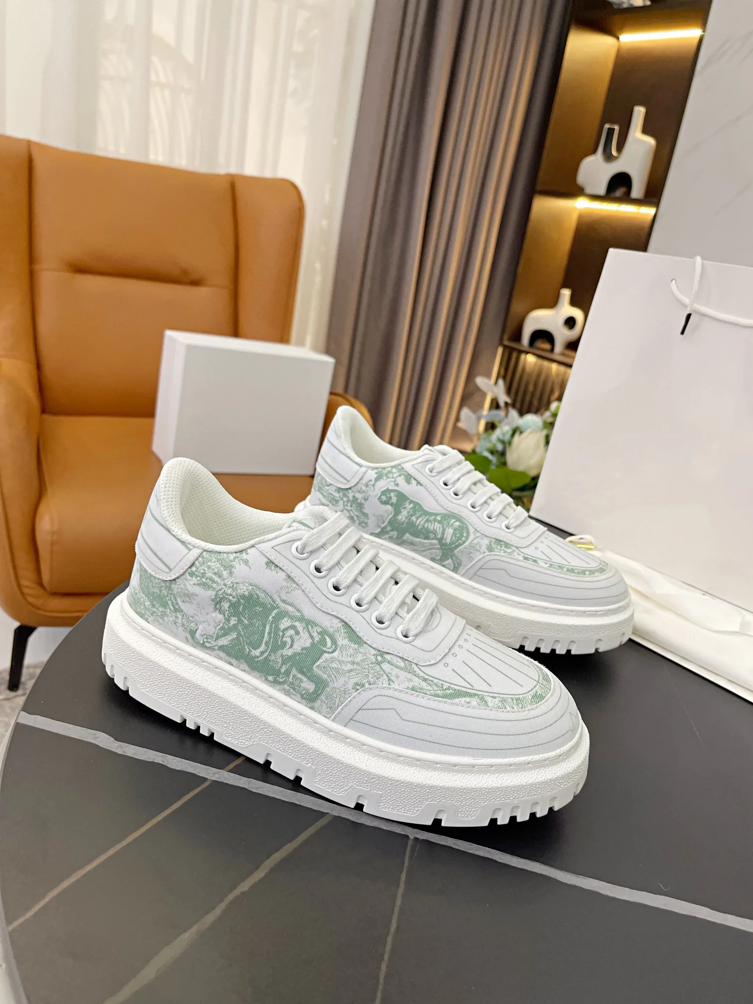 

2021Luxury Brand Designer Genuine Leather Sneakers Men And Women Sneakers Casual Shoes Canvas Boots Driving Loafers Shoes