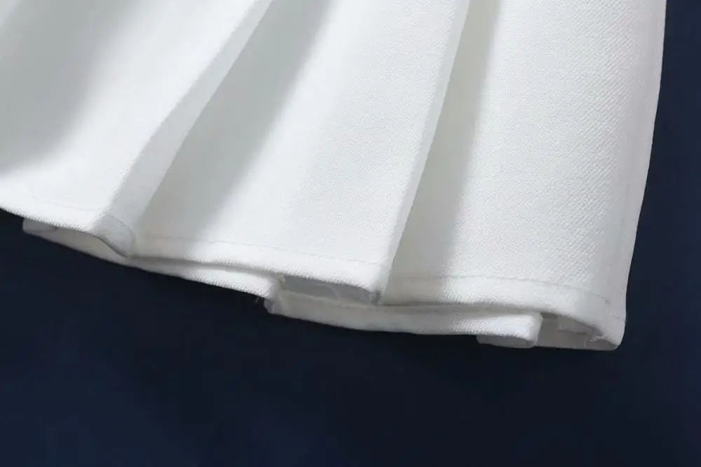 

Women Super Pleated Mini Skirt in White / Black