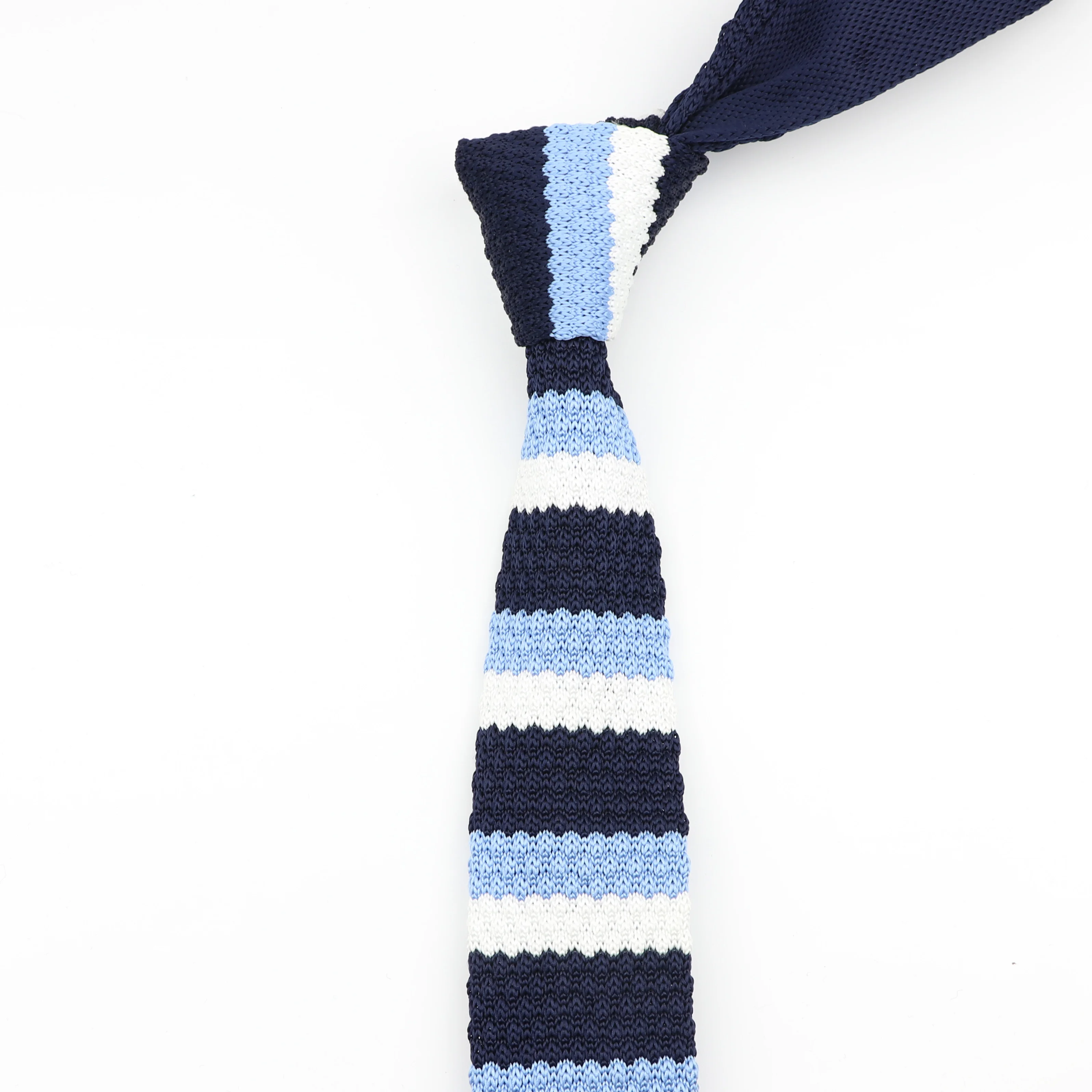 Мужской полосатый вязаный галстук узкий шириной 5 см в горошек классический