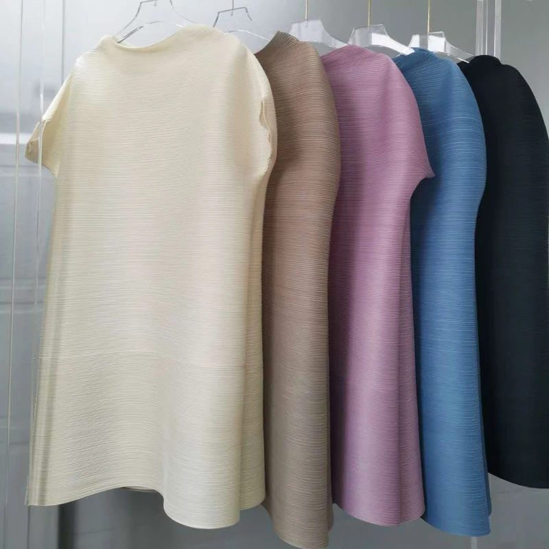 Женское плиссированное платье Changpleat однотонное Свободное с коротким рукавом и
