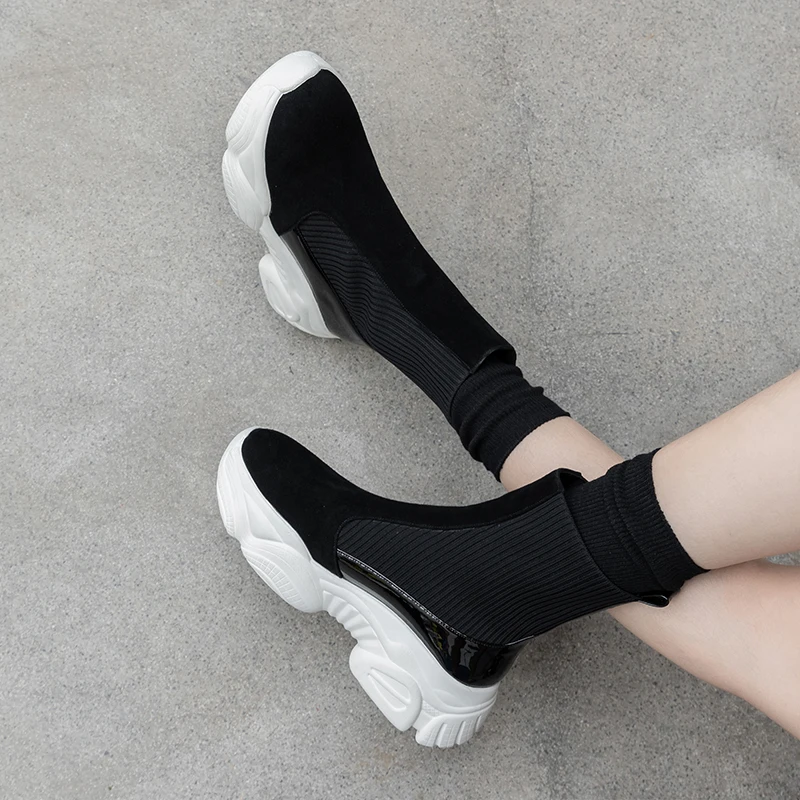 

2020 Autumn winter new breathable sponge cake sole daddy shoes female fashion joker socks shoes high top sneakers X546