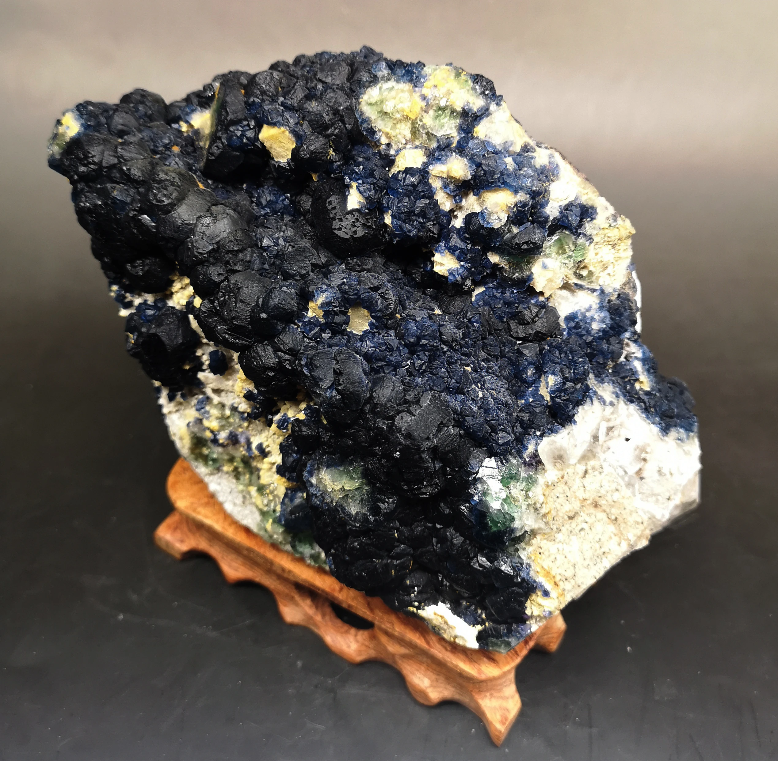 1518 г натуральный идеальный синий флюорит минеральный образец формы Внутренняя