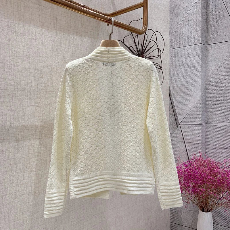 Женский трикотажный кардиган с V-образным вырезом черный или белый Повседневный