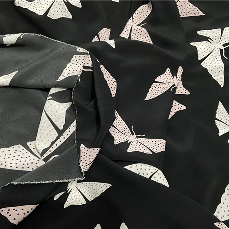 Белый и розовый принт бабочки на черном чистом шелковом крепдешине шелковая