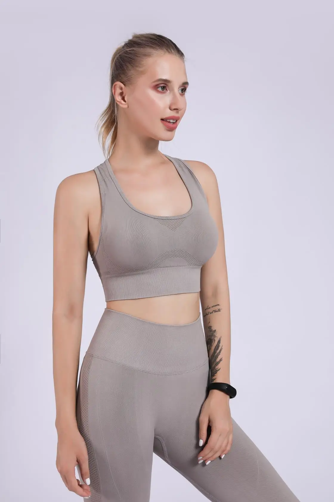 

Новые бесшовные Бедро подъемные Йога брюки сексуальный спортивный бюстгальтер высокие эластичные брюки для йоги и фитнеса, костюм