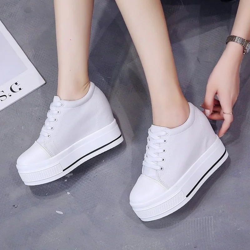 

Новинка 2021 г., парусиновая женская обувь, увеличивающая рост, на толстой подошве, со шнуровкой, студенческие белые туфли, одна обувь, женская ...