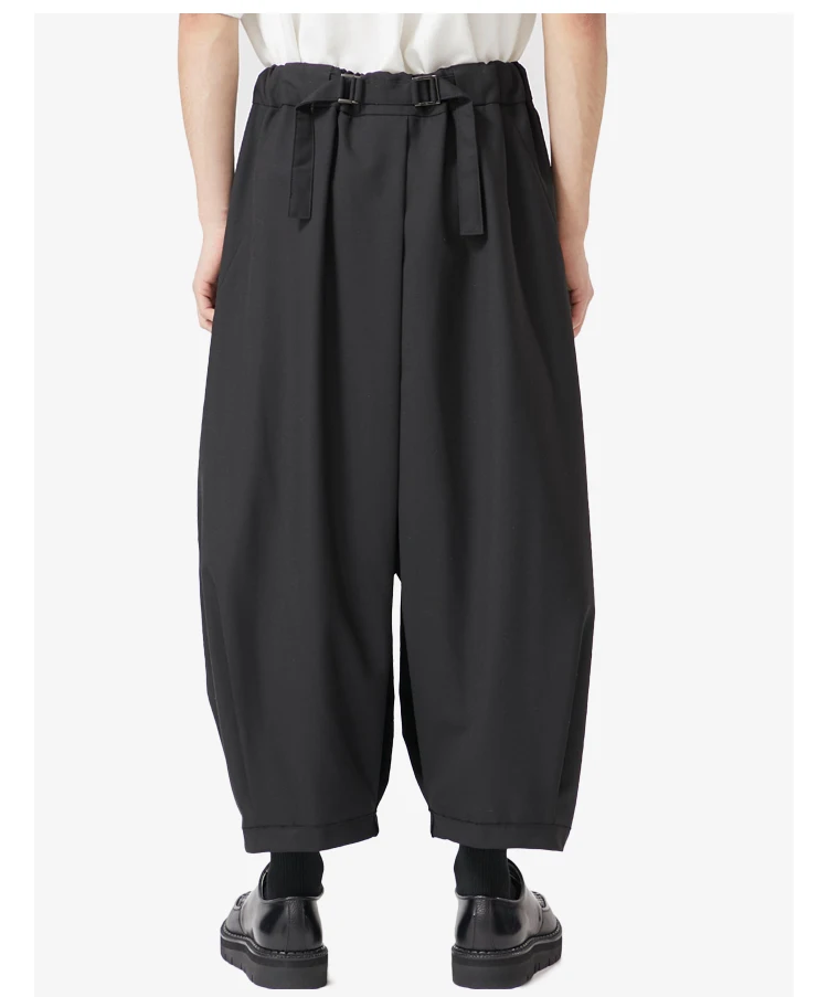 Черные плиссированные укороченные брюки собранные в японском стиле темные