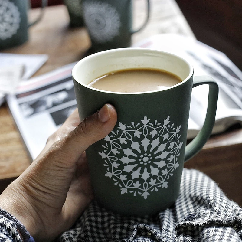 Керамическая кружка для молока и кофе с крышкой ложкой однотонные кружки