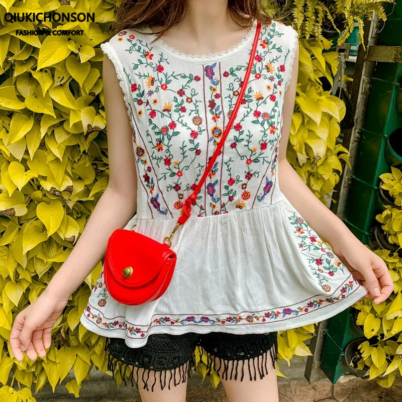 Женская винтажная блузка в стиле бохо белая без рукавов с цветочной вышивкой и