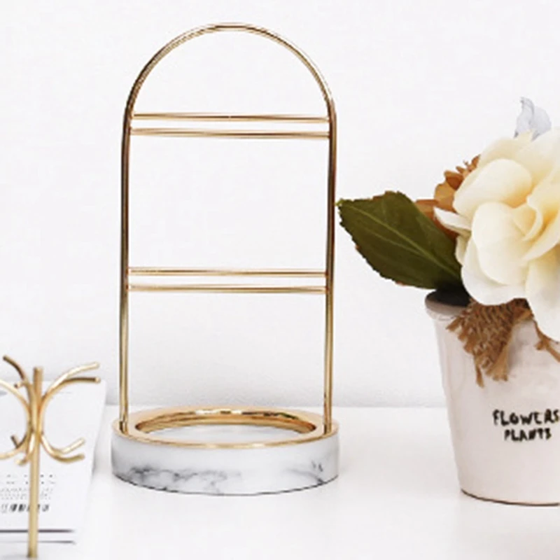 Скандинавский изысканный золотой ювелирный дисплей с мраморной подставкой