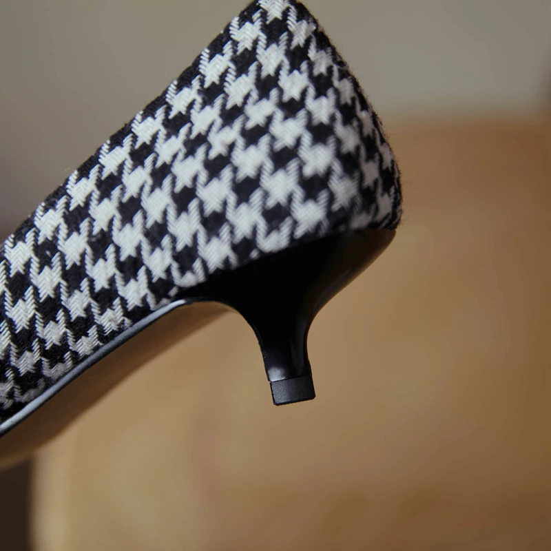 

Pumps Women Elegant Style Jacquard Plaid Fabric Pointed Toe Mid Thin Heel Stilettos Women Shoes New Fashion
